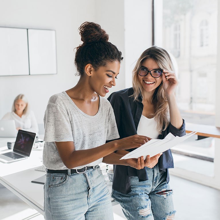 wc theme 4 women in class discussing